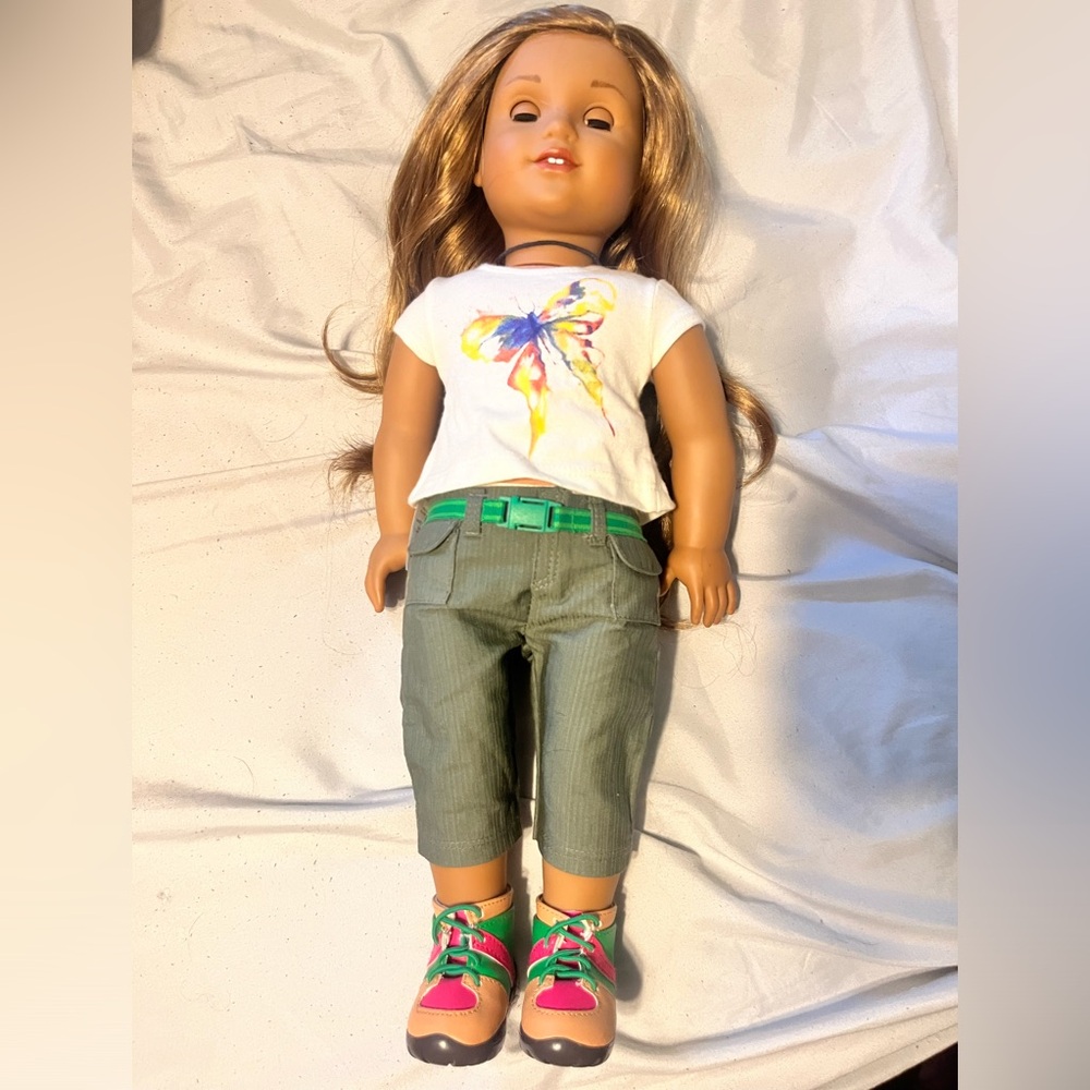 American girl doll Leah with her matching set and a carrier